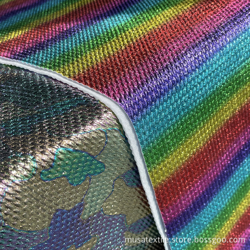 Camouflage et arc-en-ciel en gros tissu en tricot